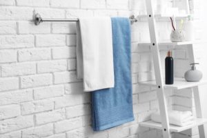 handdoeken ophangen badkamer